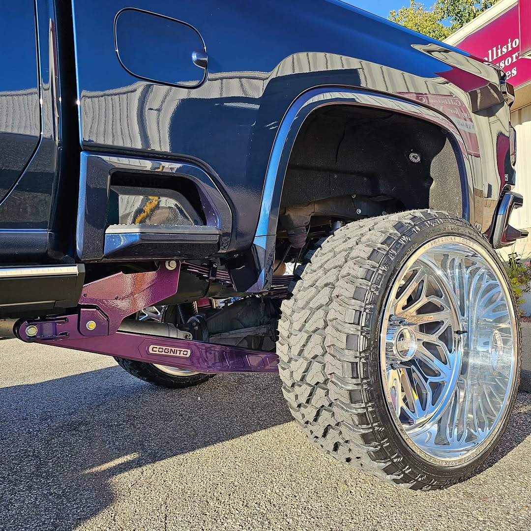 Color-matched purple traction bars & undercarriage detail
